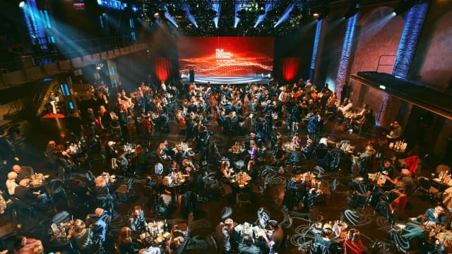 Gala dinner at EXPO XXI Festival Hall with large LED backdrop, ideal for awards and corporate events.