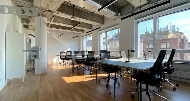 Grand Salon at NEO SPACE: Industrial-chic breakout room for workshops and collaborative meetings.