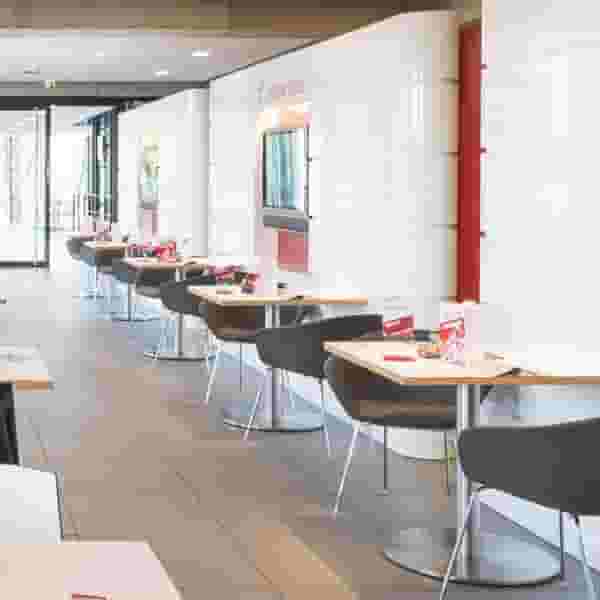 Hennes Weisweiler Lounge