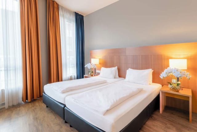 Twin room at PLAZA Premium Hotel Köln, ideal for business conferences and hotel event bookings.