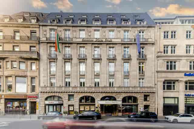 Salon Pantaleon, Excelsior Hotel Ernst: Elegant boardroom for upscale corporate meetings.