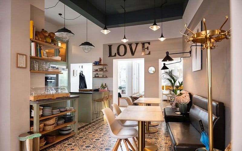 Chic Maison Marsil micro-event venue with high-contrast decor for bridal showers and workshops.