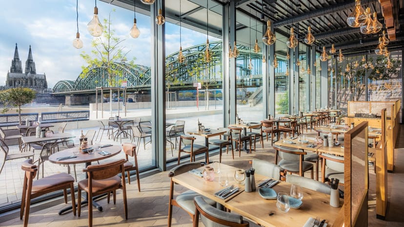 Glashaus Restaurant with floor-to-ceiling bridge views for corporate events and networking.