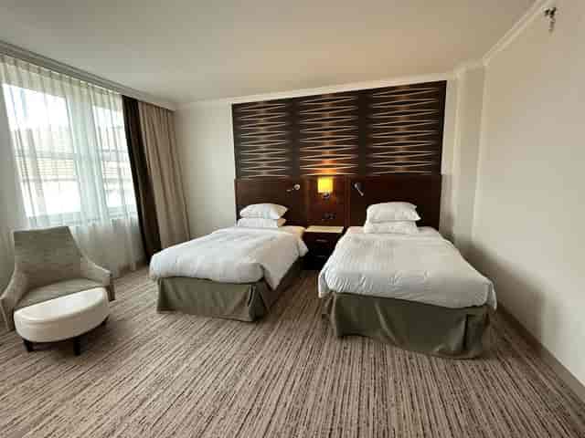 Twin hotel room at Cologne Marriott Hotel for business conference housing.