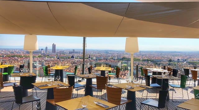 Elegant rooftop venue at Le Rooftop Têtedoie, ideal for corporate events and gatherings.