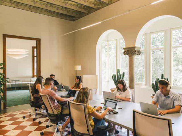 Modern flexible workspace at Casa Les Punxes with ergonomic seating for coworking and office design.