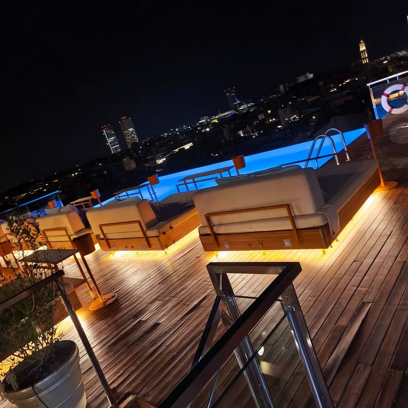 Rooftop bar at La Terraza del Central for VIP receptions and post-conference cocktail events.