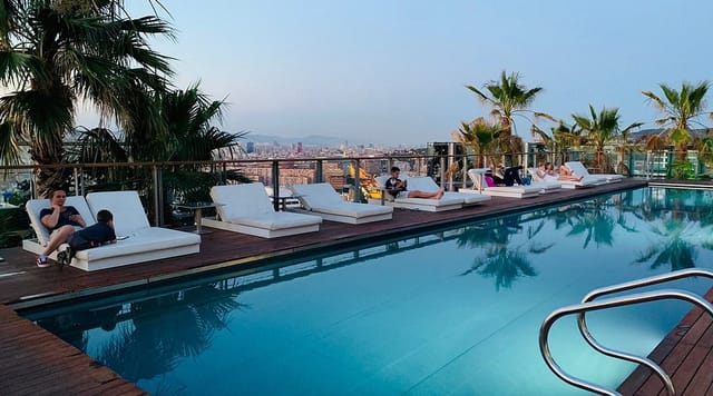 Luxury rooftop venue at Fira de Barcelona with infinity pool for premium corporate networking events.
