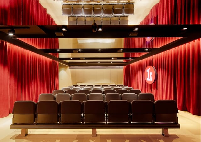 Sala Tenor Viñas theater with red velvet decor, ideal for brand presentations and private screenings.