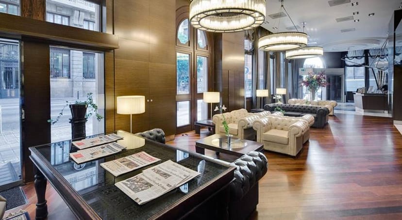 Sophisticated Hotel Colonial Barcelona meeting room for corporate events and networking.