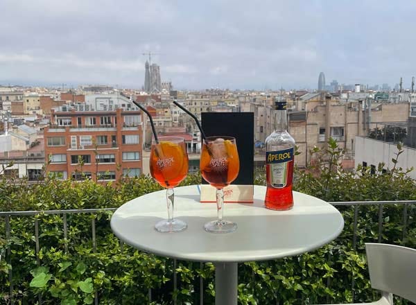 Rooftop bar with iconic skyline views, perfect for corporate networking receptions and events.