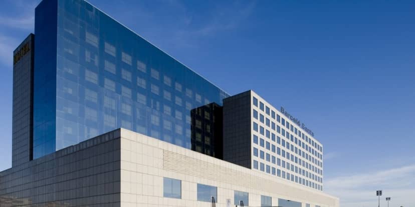 Modern Barceló Sants bar for corporate conferences and professional business events.