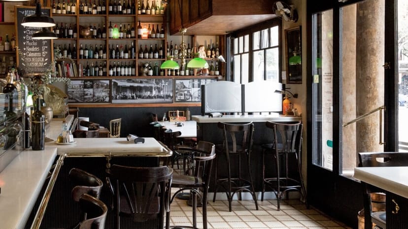 Intimate Noble Barcelona cocktail bar for exclusive client networking and wine tasting events.