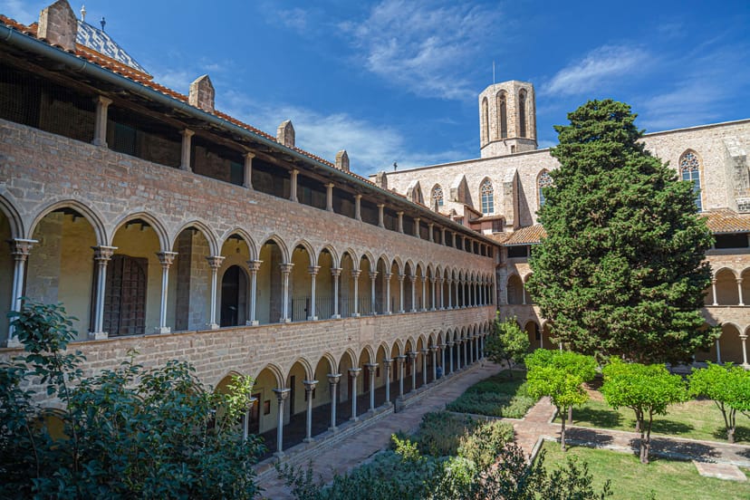 Monestir de Pedralbes historic cloister venue for cocktail receptions and gala dinners.
