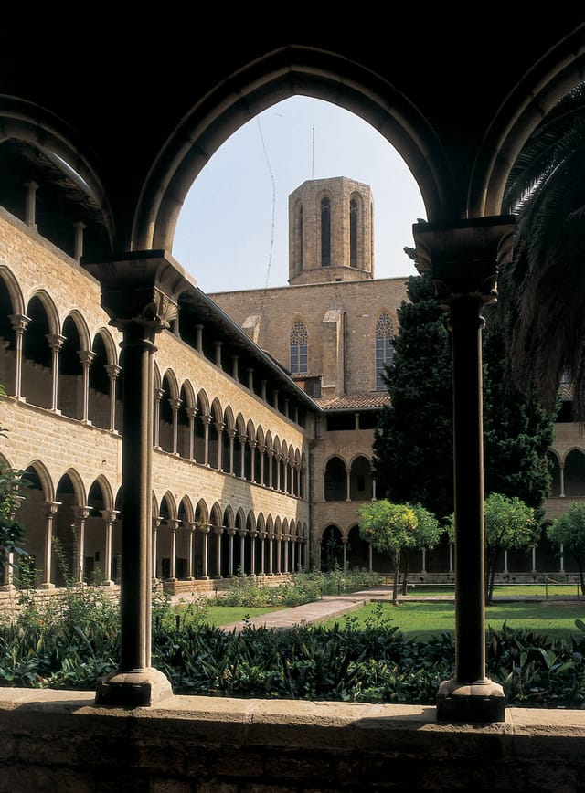 Historic gala dinner venue at Monestir de Pedralbes, featuring atmospheric Gothic architecture.