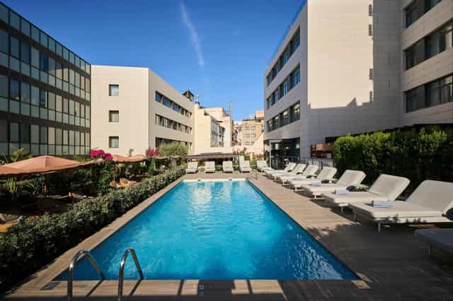 Outdoor networking space at Catalonia Ramblas hotel for upscale corporate events.