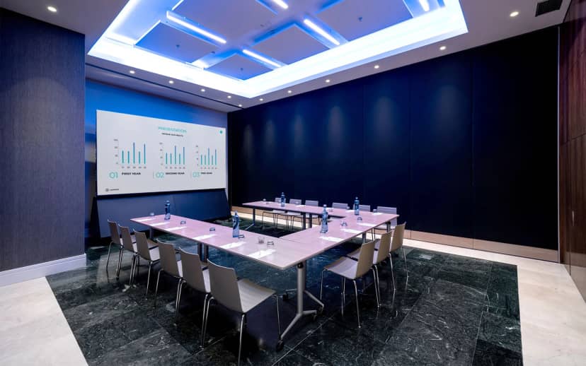 Modern U-shape boardroom at Catalonia Ramblas for corporate strategy meetings and presentations.