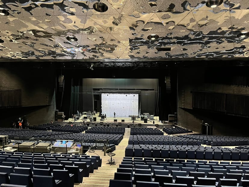 Auditori Fòrum CCIB stage with reflective ceiling for concert and corporate event production.