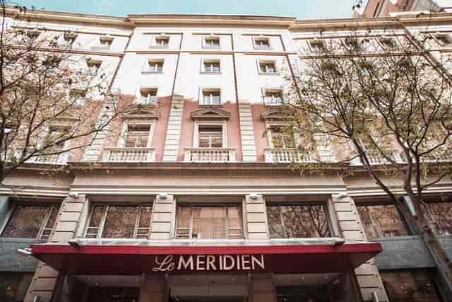 Liceo at Le Méridien Barcelona: elegant hotel exterior for corporate conferences and board meetings.