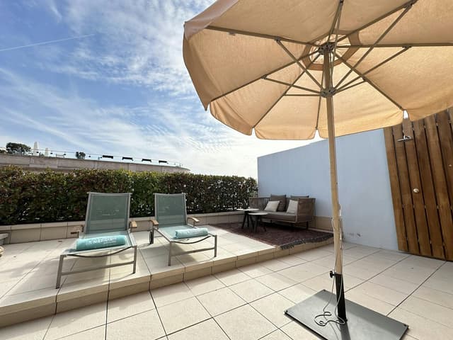 Breakout room with terrace