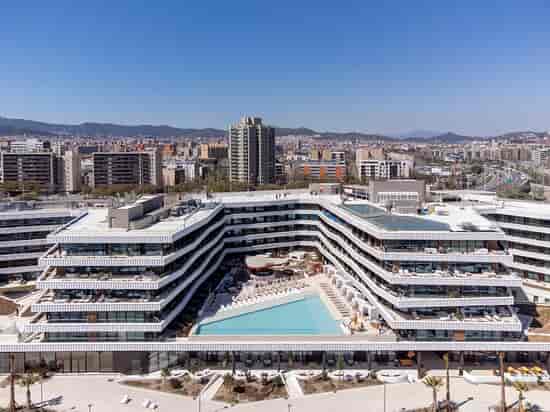 Modern SLS Barcelona courtyard for corporate retreats and outdoor receptions.