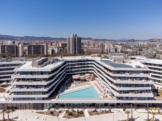 Modern SLS Barcelona courtyard for corporate retreats and outdoor receptions.