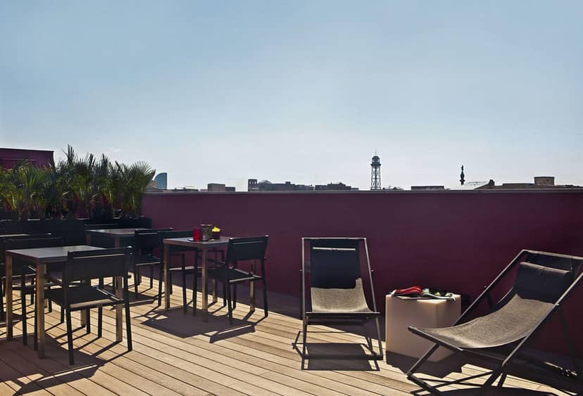 Rooftop terrace lounge at Aparthotel Arai, perfect for networking events and corporate happy hours.