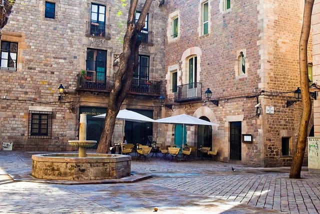 Hotel Neri open-air restaurant with fountain for luxury networking reception and group brunch.