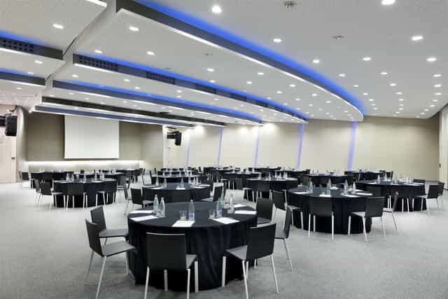Modern banquet meeting space at Meliá Barcelona Sarrià for corporate conferences and gala dinners.