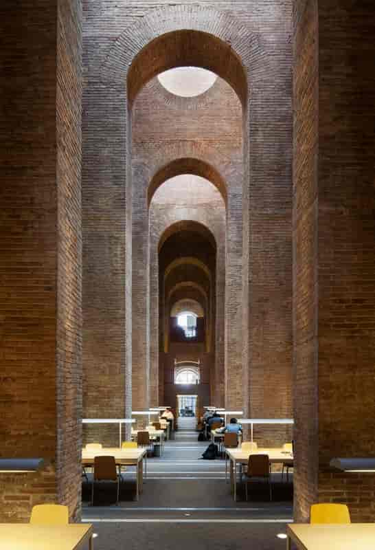 UPF Library in the Water Tower of La Ciutadella Park - Arquitectura  Catalana .Cat