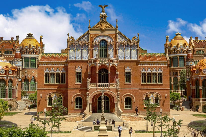 Historical pavilions at Hospital de la Santa Creu i Sant Pau for corporate gala events.