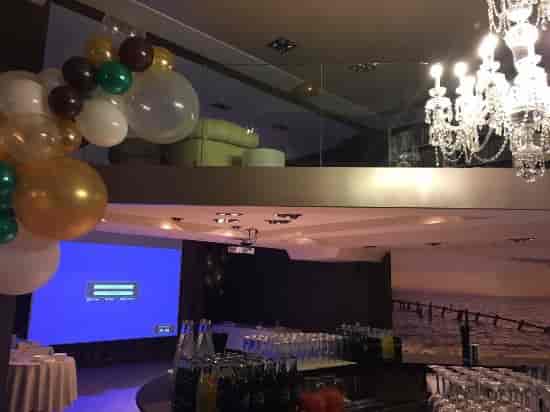 Sala Vanity Room event setup with AV projector screen for corporate meetings and conferences.