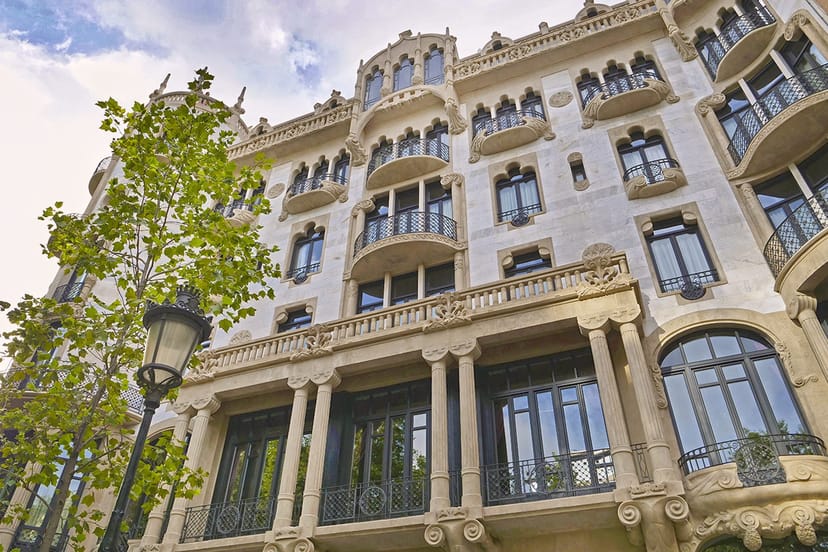 Fuster III boutique hotel: luxury architectural property for executive retreats and small events.