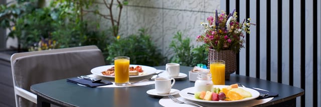 VIP breakfast setup at a Catalonia Passeig de Gràcia restaurant for executive networking events.