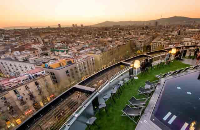 Rooftop cocktail venue at Hotel Barceló Raval Barcelona for VIP sunset mixer events.