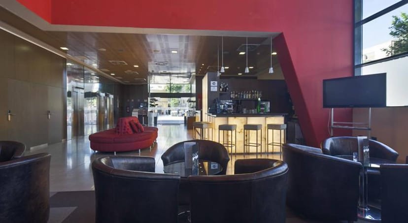 Modern hotel lounge in Barcelona, perfect for networking events and corporate drink receptions.