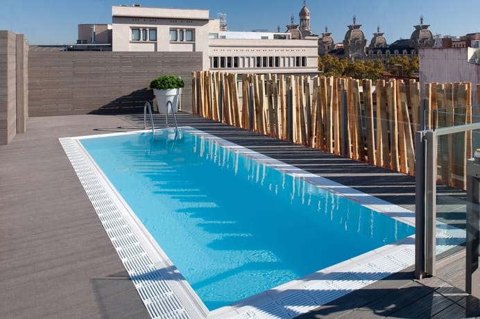 Rooftop gastrobar in Catalonia Born for exclusive cocktail receptions and networking events.