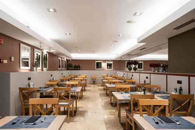 Neutral banquet space at Forfaits Catalonia Born for corporate lunch or breakout events.