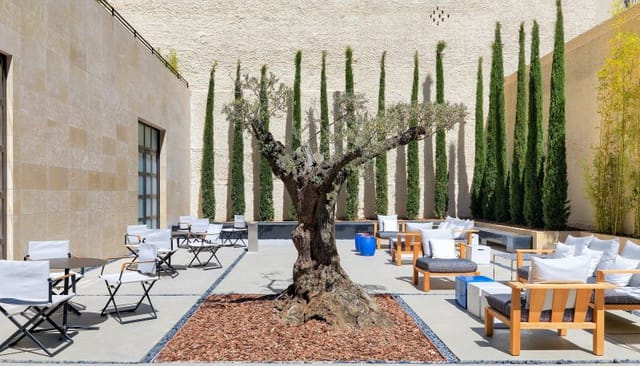 H10 Art Gallery terrace: minimalist outdoor venue for networking and corporate events.