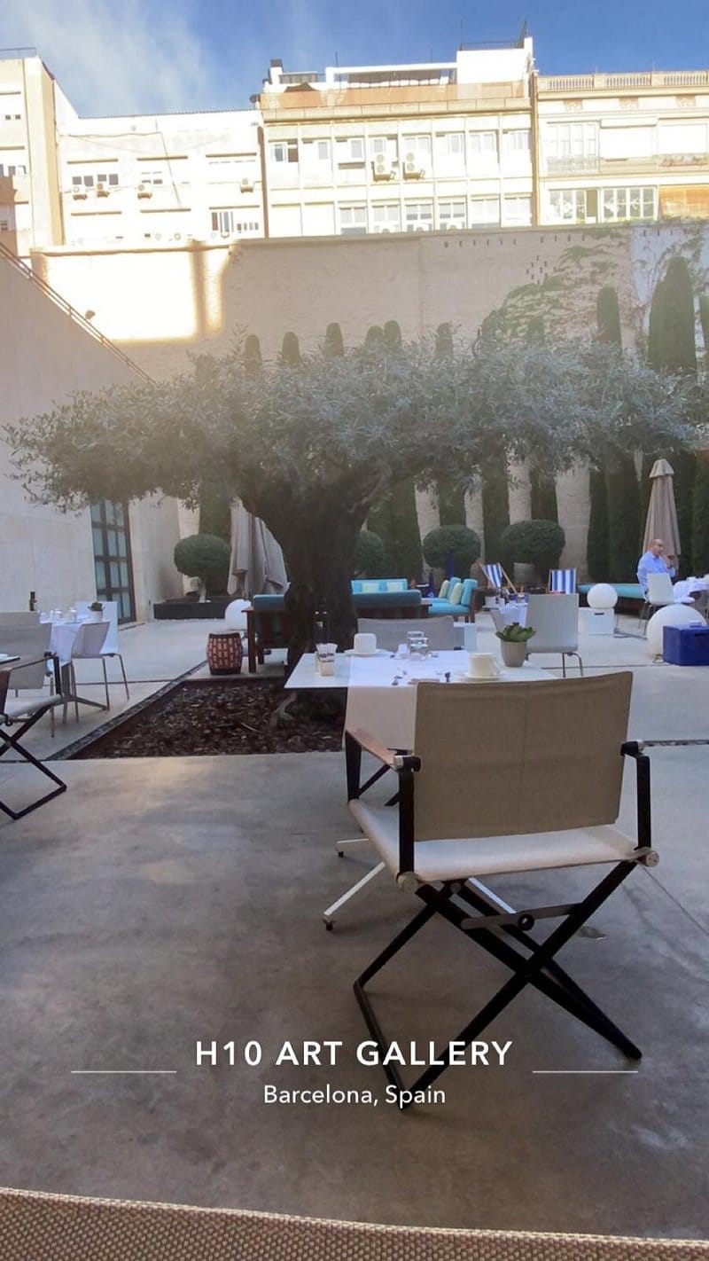 H10 Art Gallery terrace with lounge seating for networking events and corporate meetings.