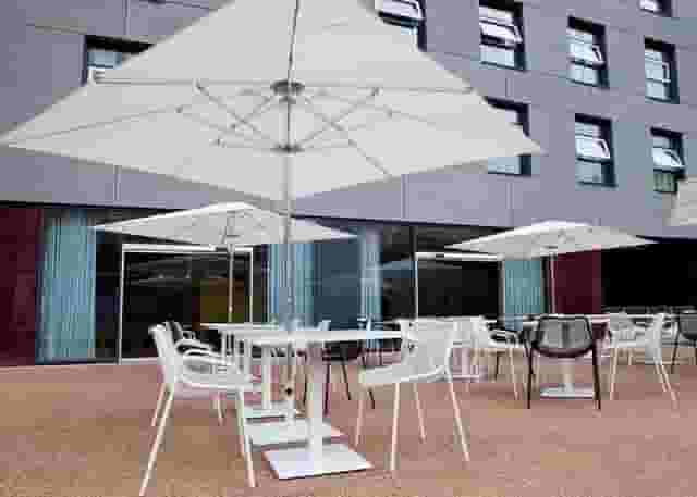 Paner / Pool bar