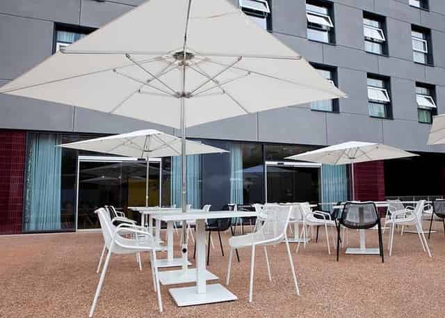 Paner / Pool bar
