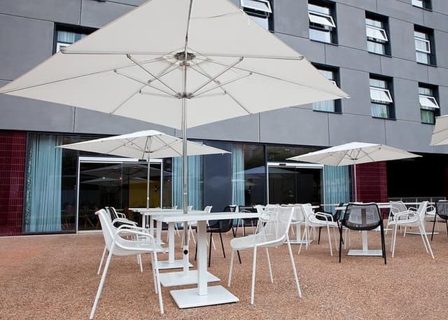 Paner / Pool bar