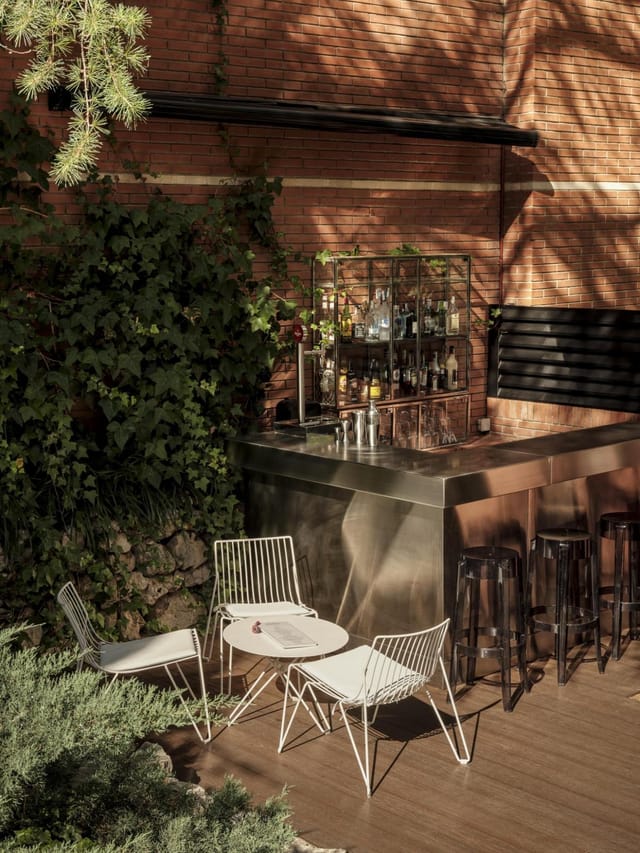 Stainless steel bar and lounge at Sala Garden, ideal for evening reception and networking events.