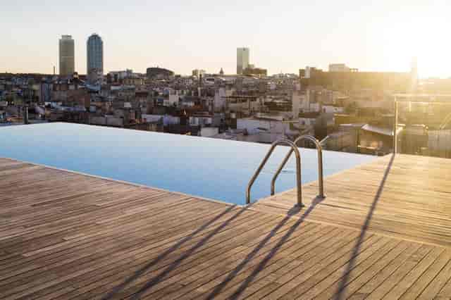 Rooftop Salón Central with city skyline: premium networking reception and cocktail event venue.