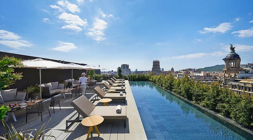 Lounge in Terrat by Hublot: Premier outdoor rooftop venue for incentive travel and cocktail events.