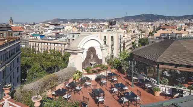 Rooftop garden venue with city views, ideal for outdoor networking events and corporate cocktails.