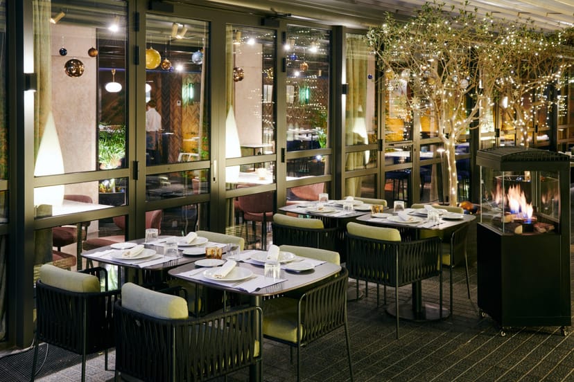 Sintonia terrace at Gallery Hotel Barcelona, upscale corporate event space with modular seating.