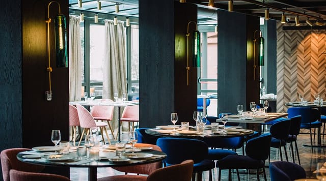 Sintonia outdoor terrace: Modern, circular seating for corporate dinners and networking events.