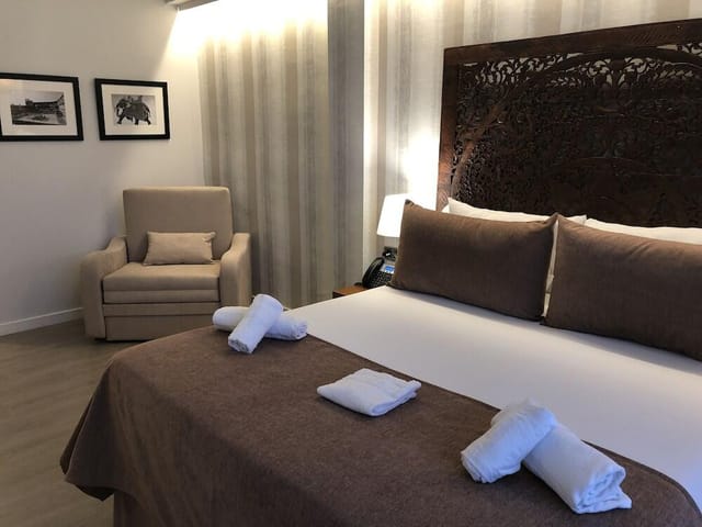 Upscale Serennia Fira Gran Via single room for VIP speaker event accommodation.